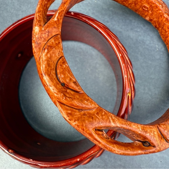 Vintage 1970s Carved Bangles Set in Red and Brown - Picture 12 of 12
